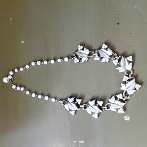 1950s white leaf choker necklace